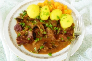 www.daspowerdancer-radio.de/images/forum-rezepte/kaerntner-bierfleisch.jpeg